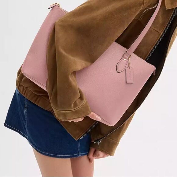 🔥🌺NWT! Coach Gallery Tote Handbag Gold/Pink Petal Msrp:$378.00 - Picture 3 of 4